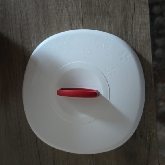 Tupperware - Picture 3 of 4